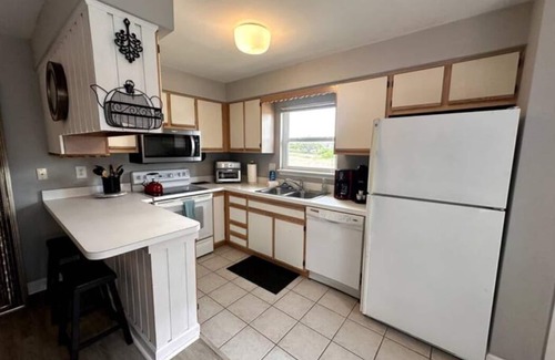 Kitty Hawk House | KH Escape! Pool+Tennis+Basketball+0.8 mi to Beach!