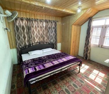 Dal Lake House | khansvilla
