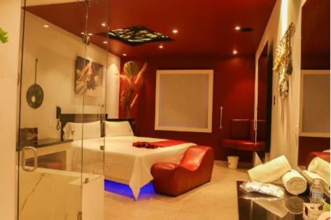 Leon Hotel | KHotel