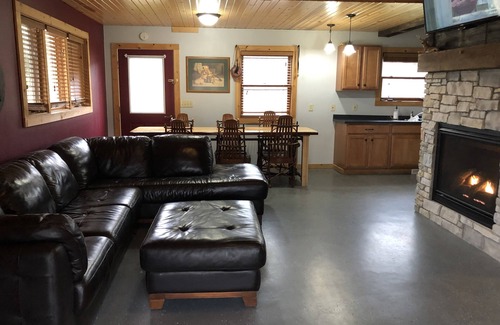 La Farge Cabin | Kickapoo Valley Bear Creek Retreat. Driftless Area, Vernon County.