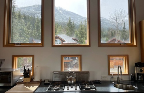 Golden Ski Chalet | Kicking Horse Gem-Best Views on the Mountain