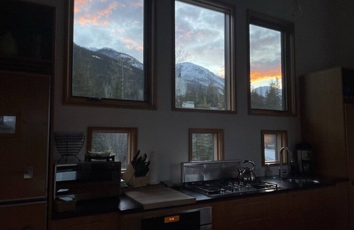 Golden Ski Chalet | Kicking Horse Gem-Best Views on the Mountain