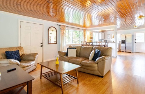 North Chattanooga Condo | Kid-friendly 3bd near downtown w. porch & kitchen