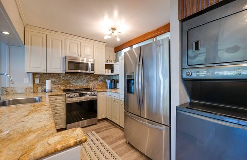 Kihei Condo | Kihei Condo with Prime Beach Location & Ocean Views!