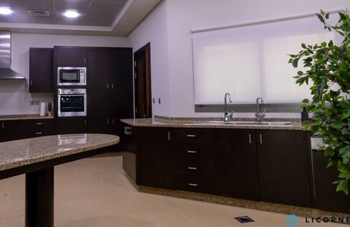 Jumeira 3 Bed & Breakfast | Kilimanjaro Suite at Full Moon Guesthouse