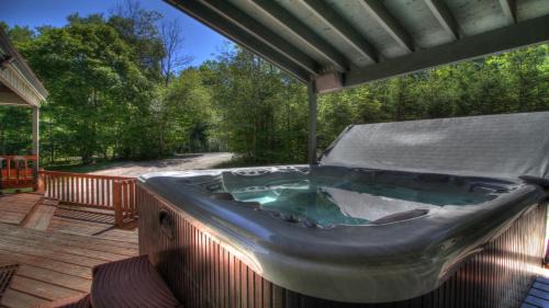 Killington House | Killington Mountain Retreat -Great Group Ski House! Close to Resort - Hot Tub - Ski Rental Deals