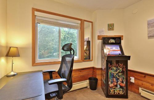 Killington House | Killington Mountain Retreat -Great Group Ski House! Close to Resort - Hot Tub - Ski Rental Deals