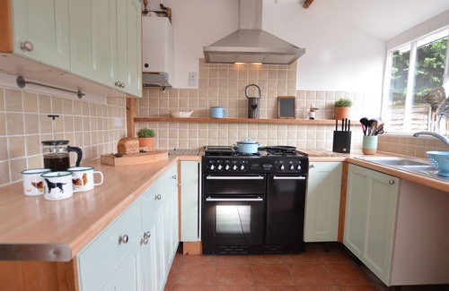 Wickham Market Cottage | KILN COTTAGE, WICKHAM MARKET, pet friendly in Woodbridge