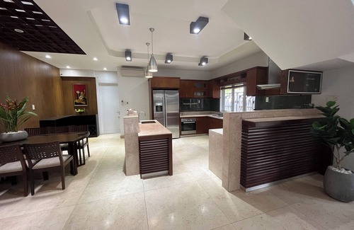 Son Tra House | Kim’s House Entire Villa 6-BR Near My Khe Beach