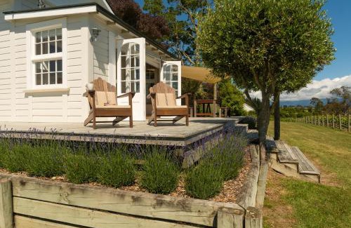 Tasman House | Kina Beach Cottages