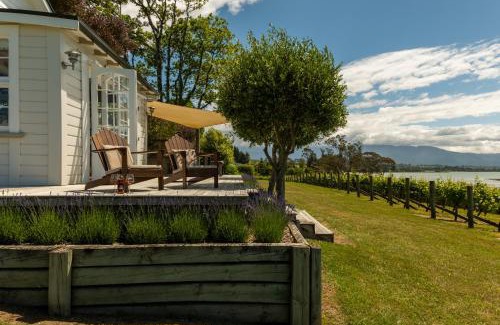 Tasman House | Kina Beach Cottages