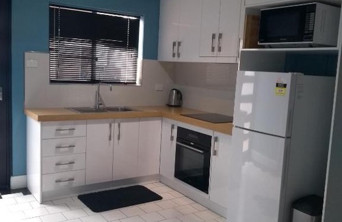 Leeton Hotel | Kindred Studio Apartments