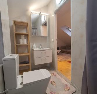 Tuchomerice Apartment | KindStay Suite w Free Parking near Prague Airport