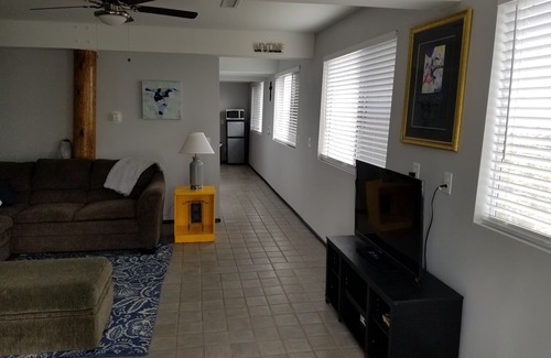 Prescott House | King bed 3 miles to downtown
