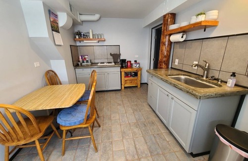 Prescott House | King bed 3 miles to downtown