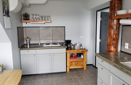 Prescott House | King bed 3 miles to downtown