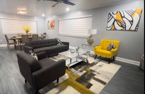 Miami Gardens House | King Bed, 3 miles to Stadium