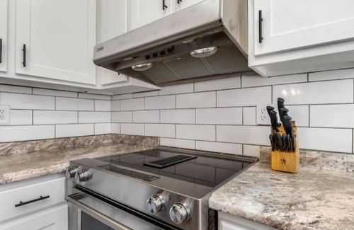 Northport Condo | King Bed -3BR Condo- 3.2 mi to UA - Near Kentuck and Ol’Colony