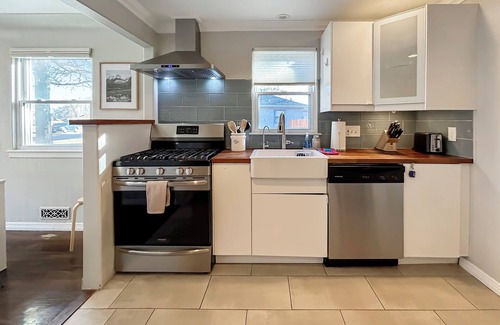 Arvada House | King Bed | 4BR | Garage Parking | Dog Friendly!