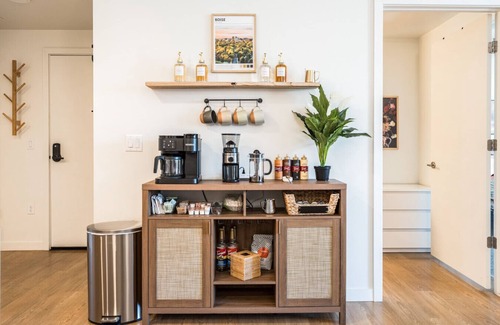 Boise Apartment | King Bed, Coffee Bar, Free Parking, Hot Tub