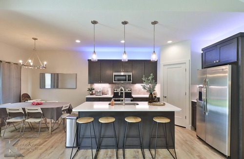 Abilene Cabin | King Bed - Country Modern Farmhouse Abilene - Sleeps 18 close to Dyess AFB