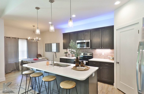 Abilene Cabin | King Bed - Country Modern Farmhouse Abilene - Sleeps 18 close to Dyess AFB