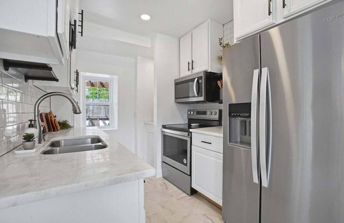 Parkesburg Apartment | King Bed, Cozy Patio Fire-Pit Area