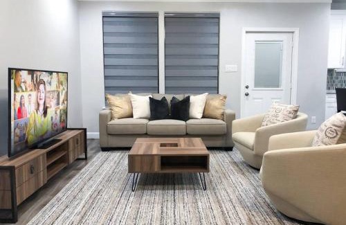 Greater Fondren Southwest House | King bed in gated community, 1300 sqft home