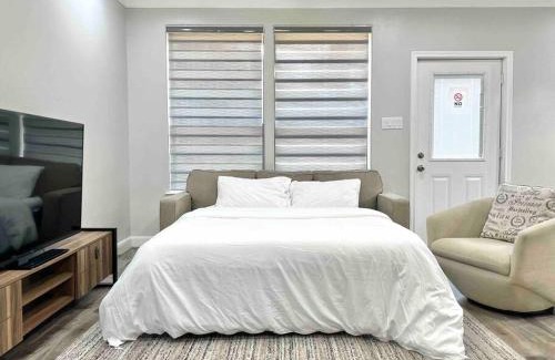 Greater Fondren Southwest House | King bed in gated community, 1300 sqft home