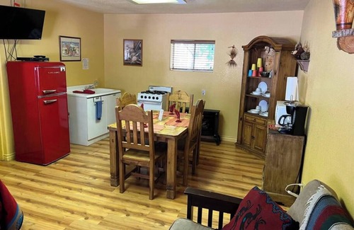San Lorenzo Apartment | King Bed/Kitchen Suite at Lake Roberts