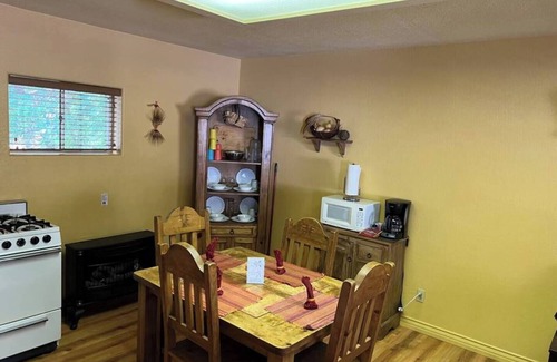 San Lorenzo Apartment | King Bed/Kitchen Suite at Lake Roberts