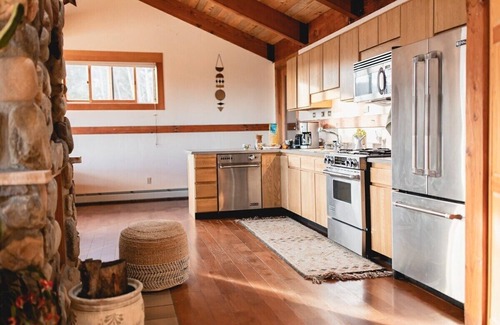 Fairplay Cabin | King Bed l Sauna l Views l Indoor Wood Fired Oven l 25mi to Breck l Private
