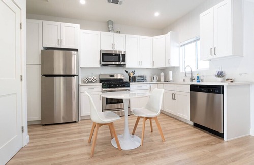 Burbank Apartment | King Bed Near Universal Studios Private Patio 102