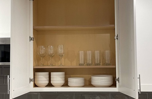 Northeast Carrollton House | King Bed, Open Kitchen/Living Room, Fast Internet, Sleeps 8 guests