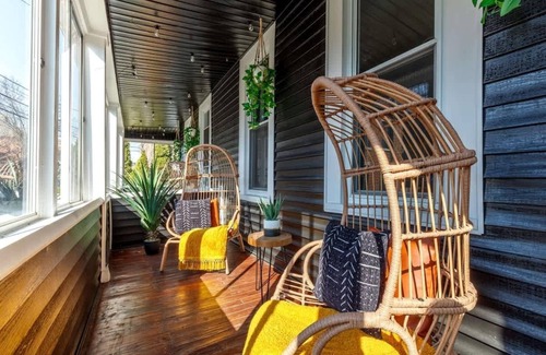Italian Village House | King Bed - Parking - Short North - Convention