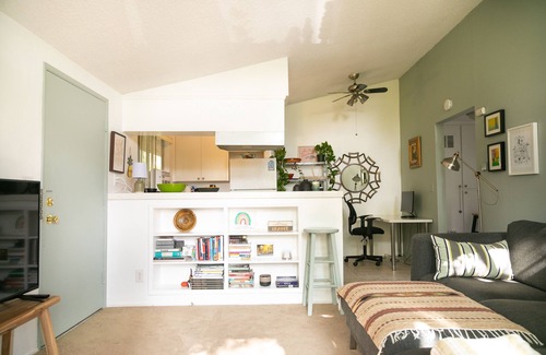 Thousand Oaks Apartment | 🌿 King Bed, Pool, Parking, Ideal for Long Stays