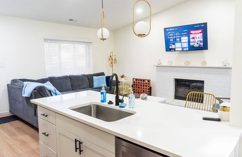 Northeast Raleigh House | King Bed Retreat | Cozy Getaway