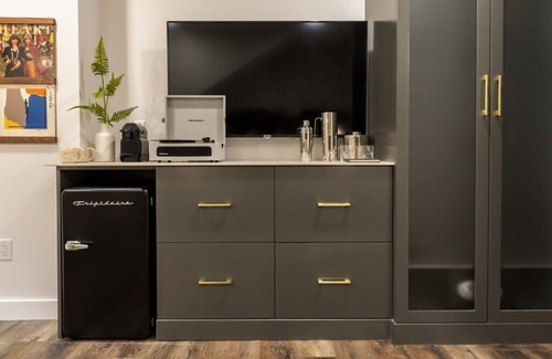 Downtown Apartment | King Bed Suites at The Finnley Hotel