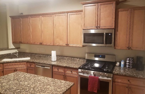 Atlantic Station Area House | King Bed Townhouse in Atlantic Station