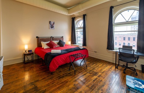 Central Business District Apartment | King bed w/ Panoramic Views of DT!