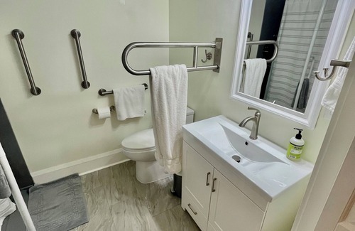 Bayfield Bed & Breakfast | King bed with private bath in renovated historic bed & breakfast. Wifi available