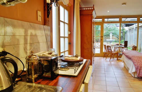 North Adelaide Apartment | King Bedroom with King Spa Bathroom ensuite and Private Courtyard
