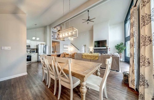 The Woods House | King Beds with Hot Tub, Arcade & Golf Course View