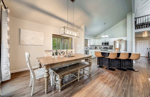 The Woods House | King Beds with Hot Tub, Arcade & Golf Course View