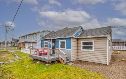 Rockaway Beach House | King Crab Retreat - Combo - Meredith Lodging