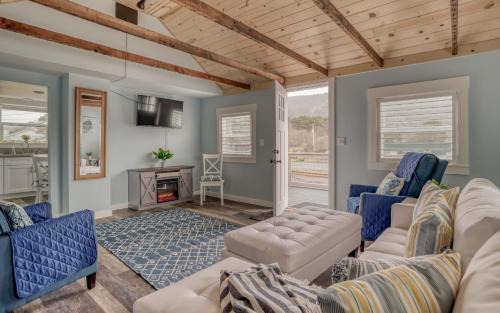 Rockaway Beach House | King Crab Retreat - Combo - Meredith Lodging