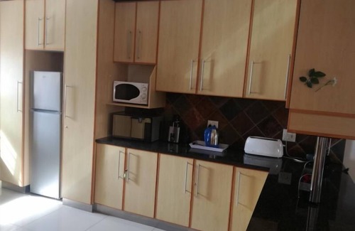 Bluewater Bay House | King Guest Lodge