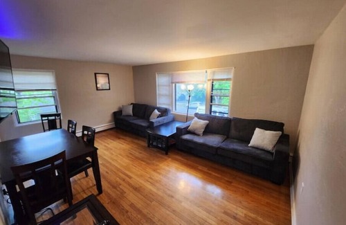 Downtown Rochester Apartment | King n Q beds. Central 2 Museum College n Hospitalnn