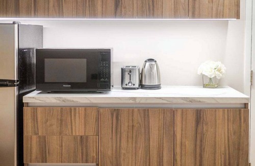 Gay Village Hotel | King & Queen – Central MTL Nest