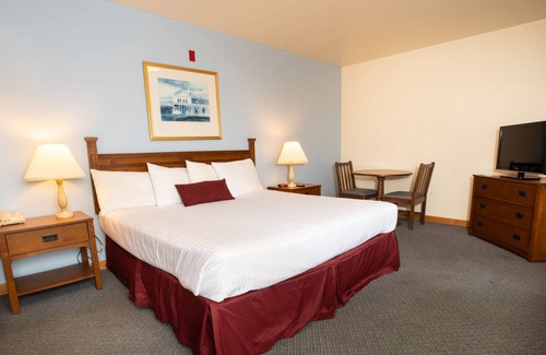Wells Cabin | King Room - 1 king bed